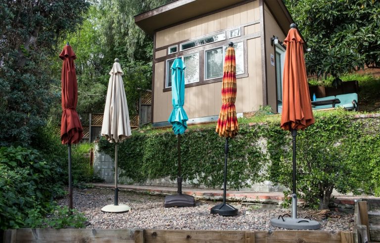 Different parasol storage options demonstrated